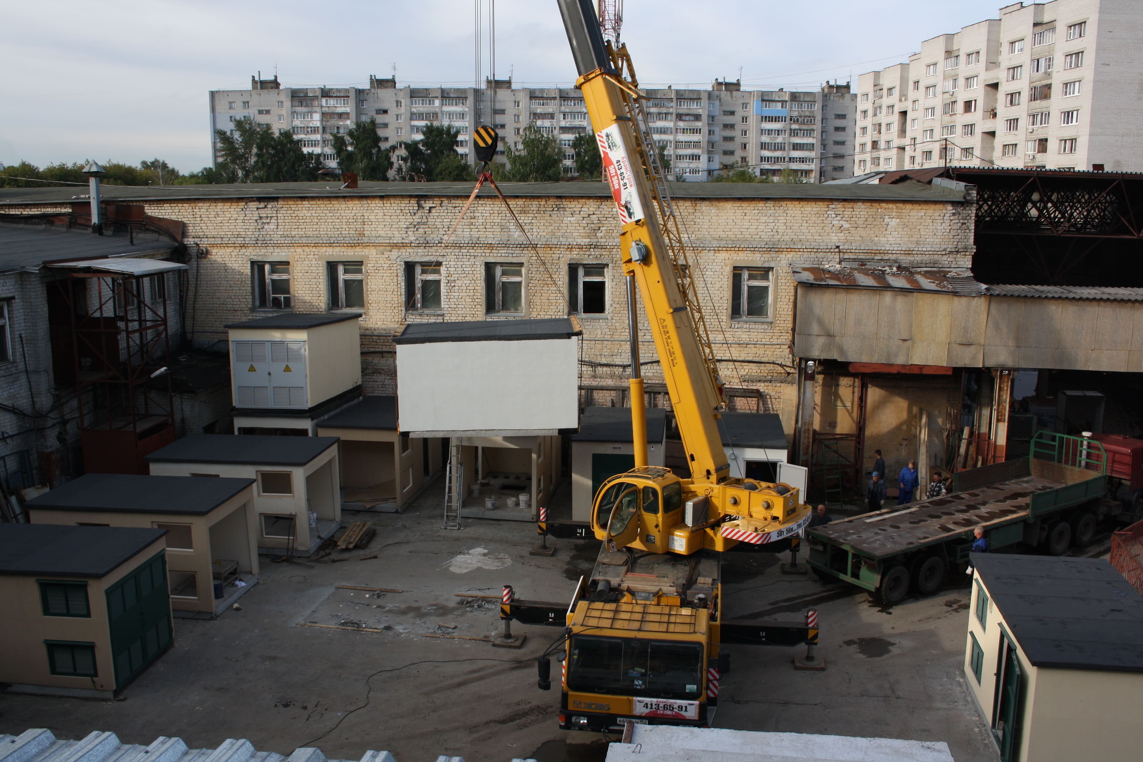 Погрузка БКТП перед отправкой