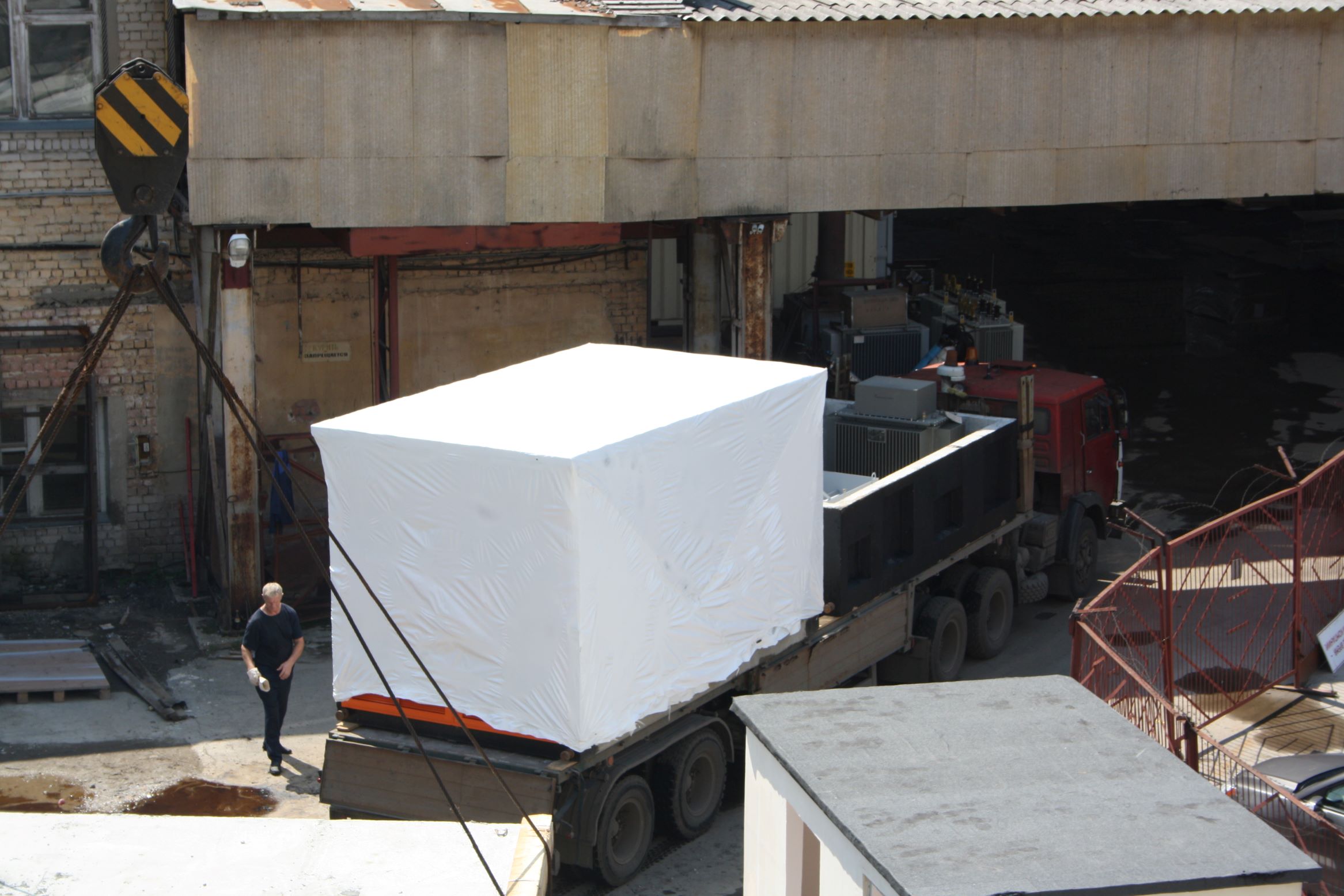 БКТП и его трансформатор отдельно